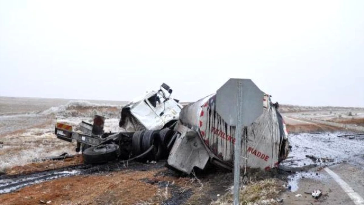 Kırıkkale\'de 2 Kazada 3 Ölü, 17 Yaralı
