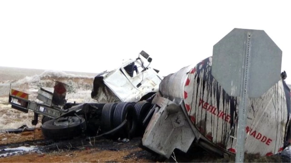 Kırıkkale\'de İki Ayrı Trafik Kazası: 3 Ölü, 17 Yaralı