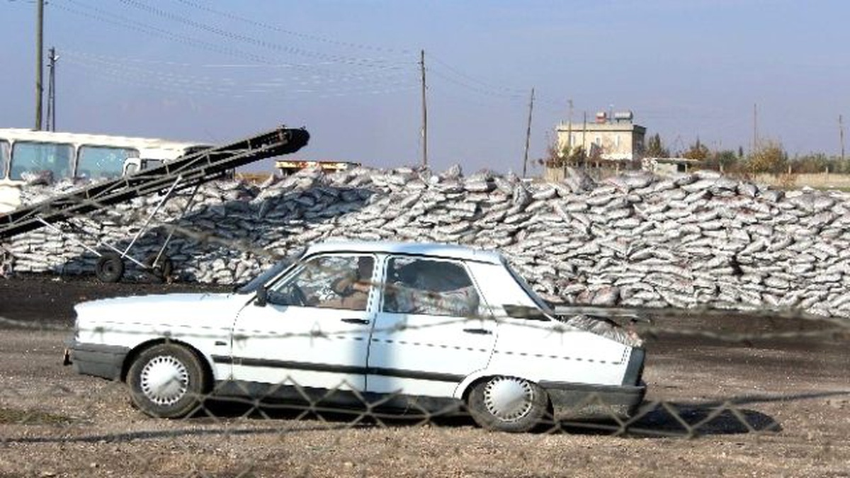 Kömür Yüklenen Otomobil Görenleri Hayrete Düşürdü