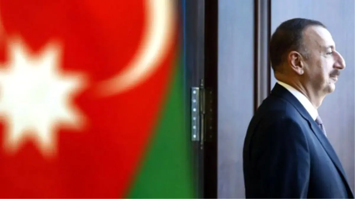 Petrol Fiyatları Düşünce Azerbaycan'da Devalüasyon Oldu