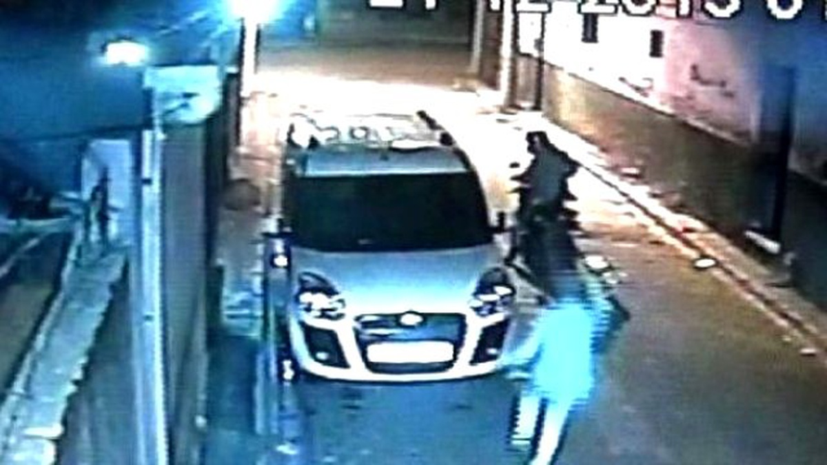 PKK Yandaşları Adana\'da 8 Araç Kundakladı