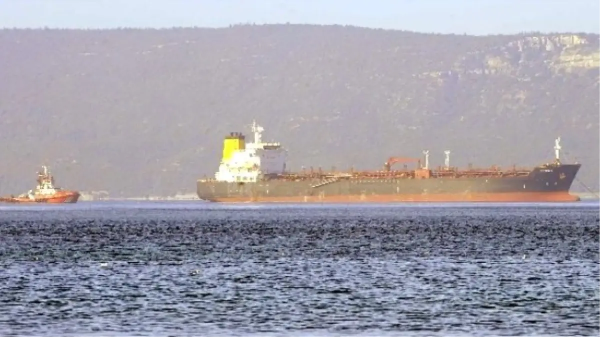 Rusya\'ya Giden Tanker Çanakkale Boğazı\'nda Arızalandı