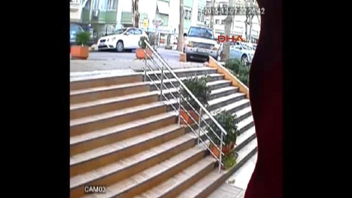 Sinyal Bozucu Alet Kullanarak Otomobilleri Soydular