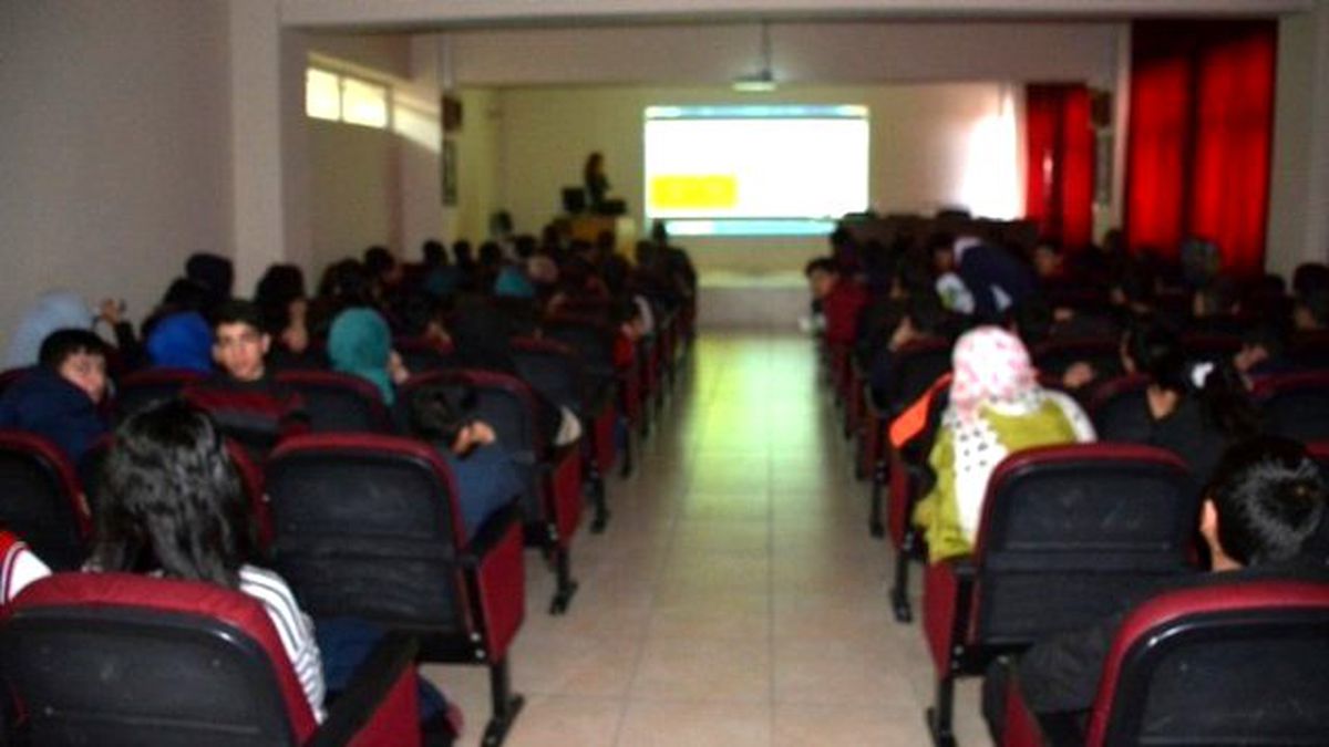 Tatvan\'da "Güvenli İnternet Kullanımı" Eğitimi