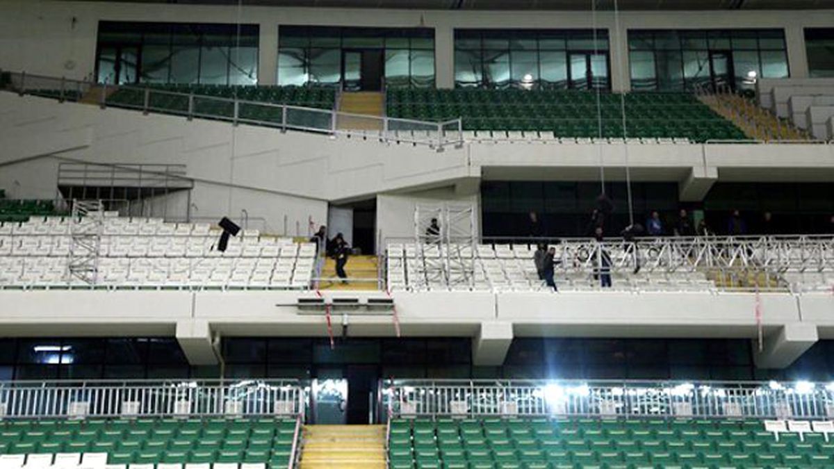 Timsah Arena'da Boru Patladı, Tavan Çöktü