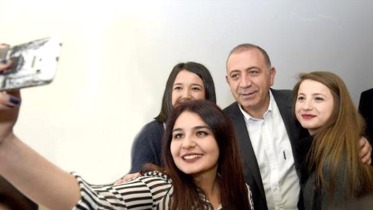 Tüid Üyesi Öğrenciler, Gürsel Tekin\'i Ziyaret Etti