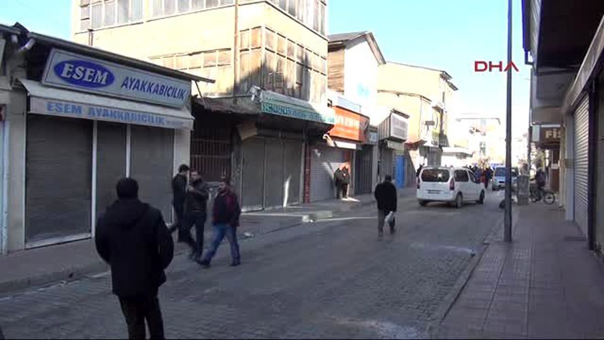 Van ve Hakkari\'de Kepenkler Kapalı