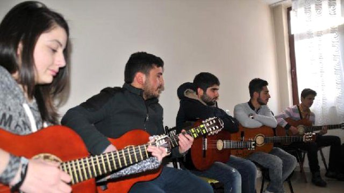 Yüksekova\'da Ücretsiz Kurslar Gençlerin İlgi Odağı Oldu