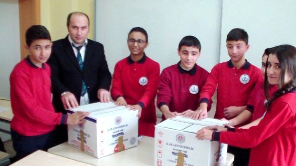 Annelerden Geçimli\'deki Mehmetçiklere Yöresel Yemek
