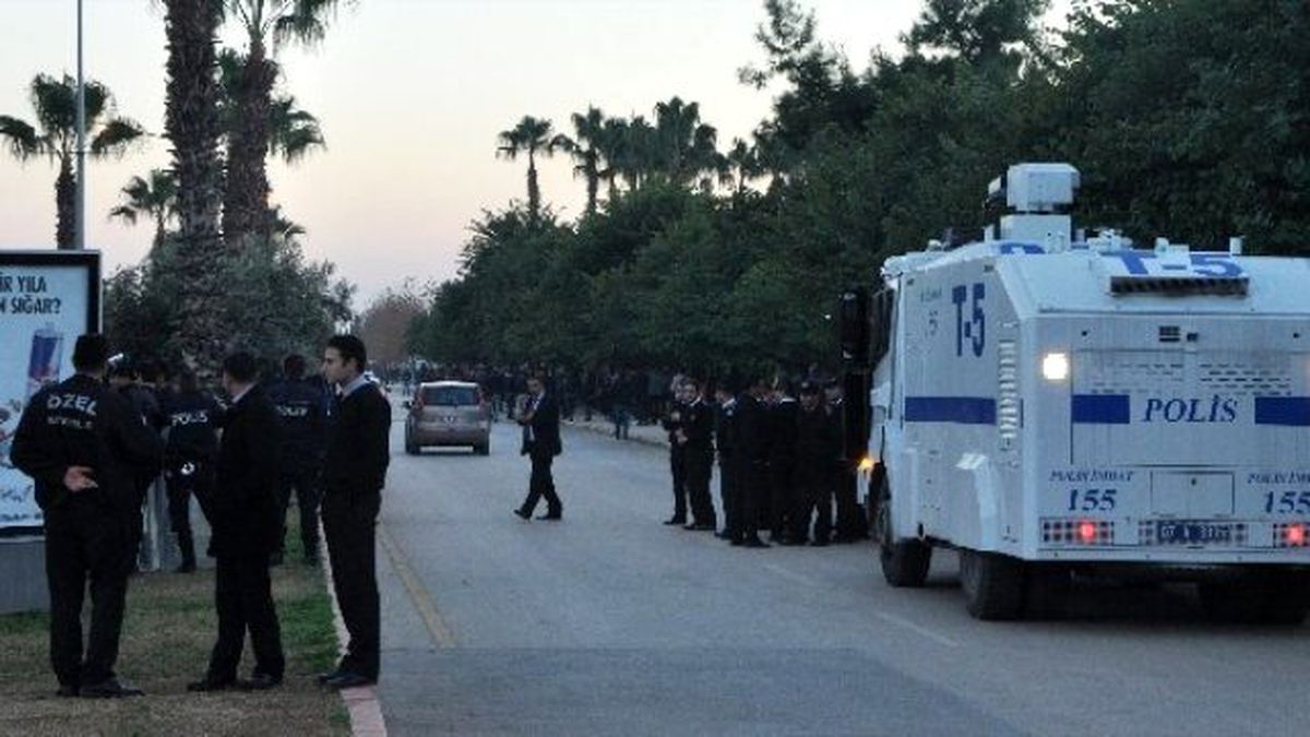Aü\'de Eylem Gerginliği