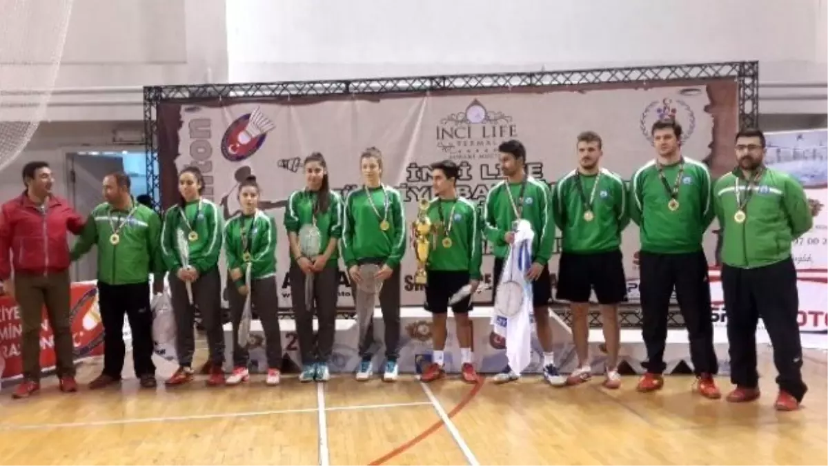 Badmintonda Türkiye Şampiyonu Yıldırım Belediyespor