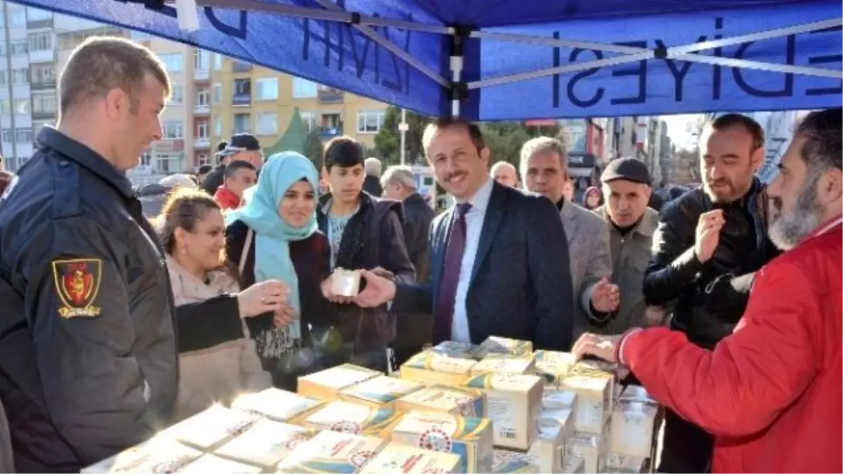 Belediye Binlerce Kandil Simidi Dağıttı