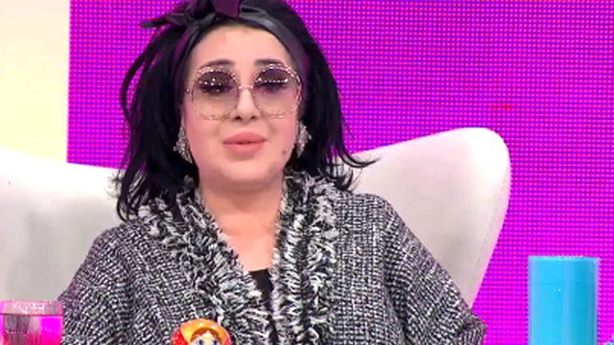 Bluzun Altına Nasıl Tayt Giyilir?
