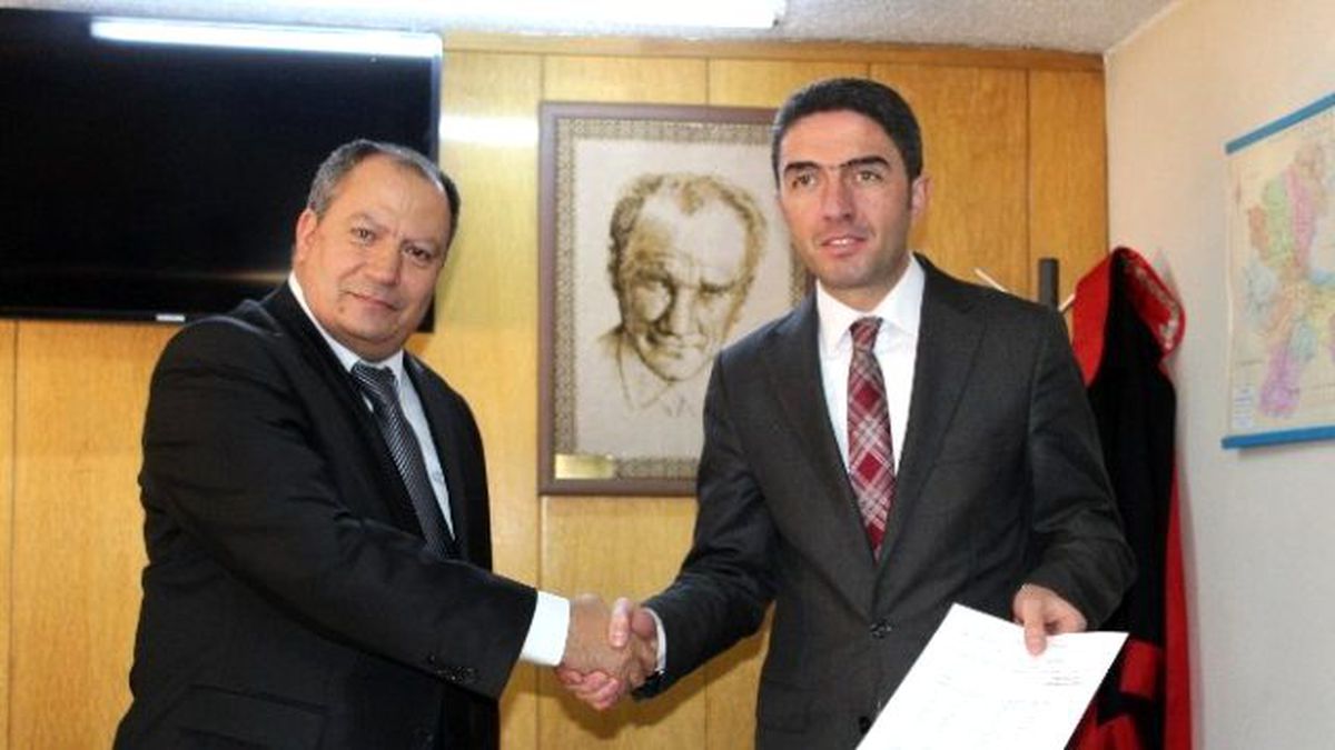 CHP İl Başkanı Enver Kiraz Mazbatasını Aldı
