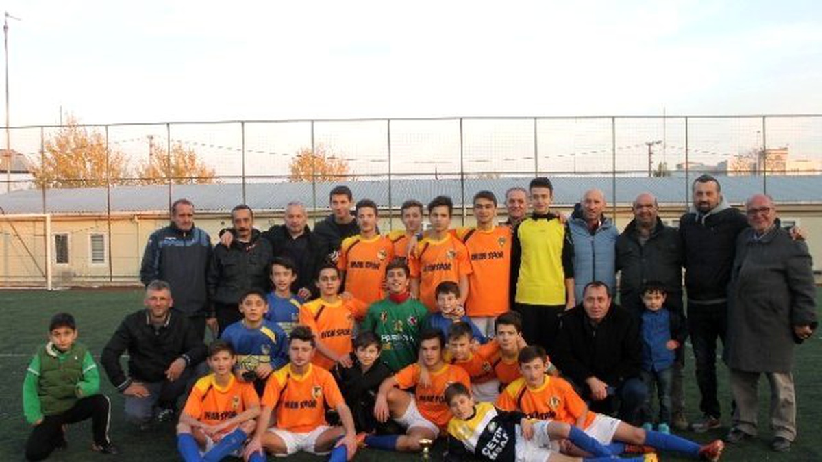 Çiftlikköy Belediyespor U-15 Ligi\'nin Şampiyonu Oldu