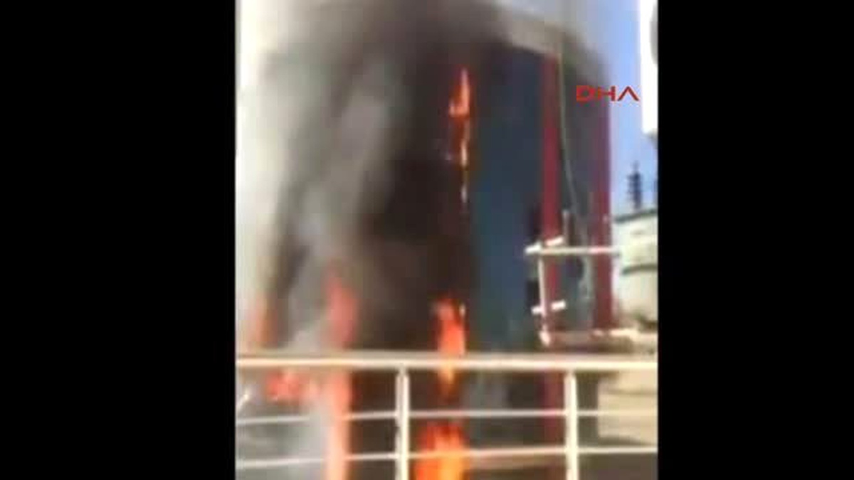Cizre\'de PKK\'lı Teröristlerin Çatısını Ateşe Verdiği Reşha Sağlık Meslek Lisesi\'nde Çıkan Yangının...
