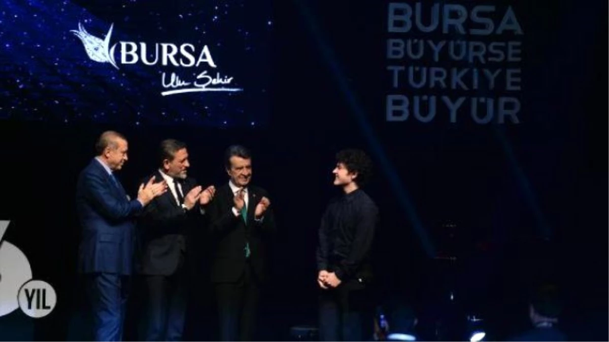 Cumhurbaşkanı Erdoğan\'dan Genç Müzik Dahisine Piyano