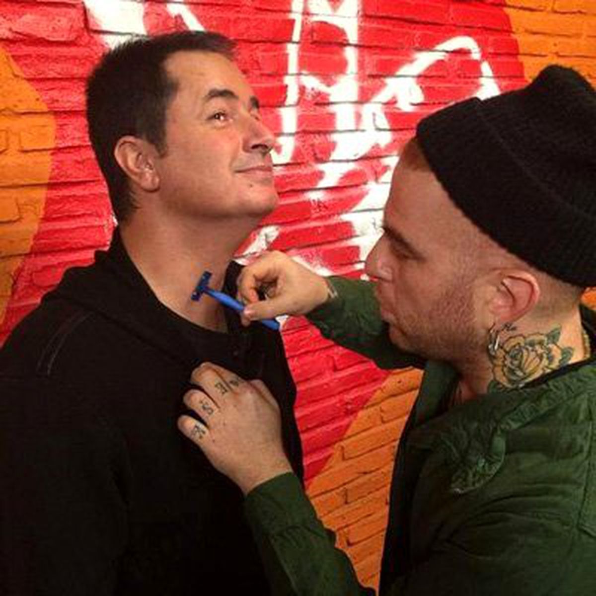 Gökhan, Acun'u Yayın Öncesi Tıraş Etti