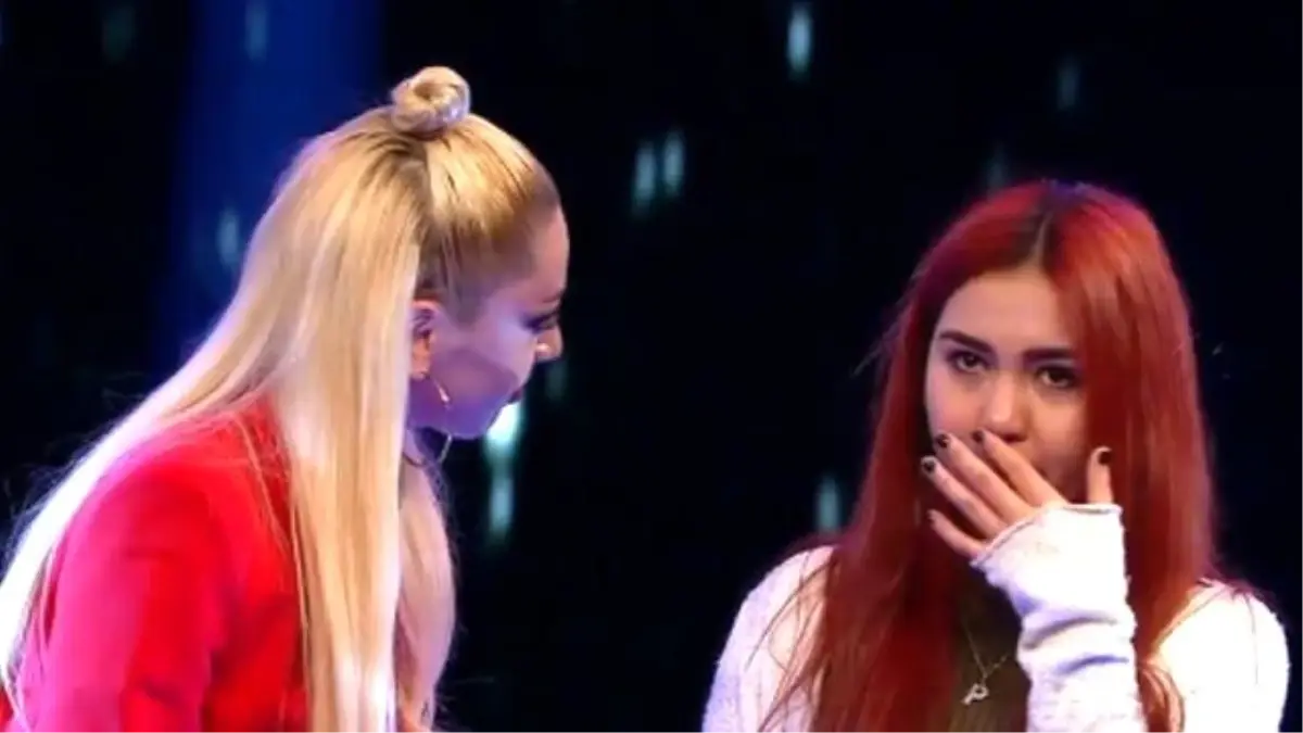 Hadise, Yarışmacının Vefat Eden Annesi İçin Sahneye Çıktı! Birlikte Düet Yaptılar...