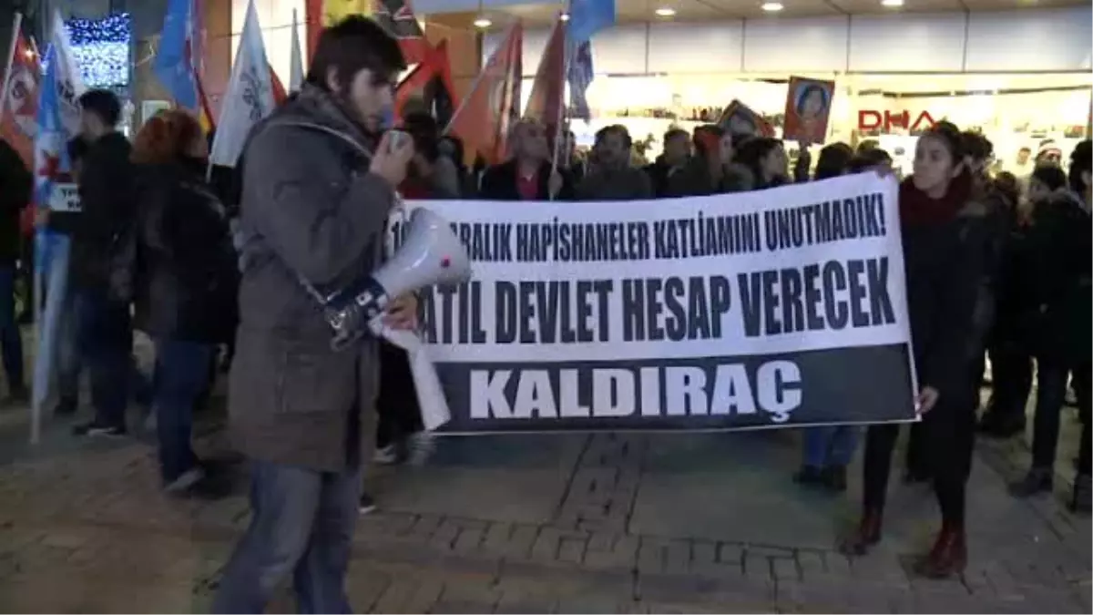 İzmir\'de Cezaevi Protestosuna 35 Gözaltı