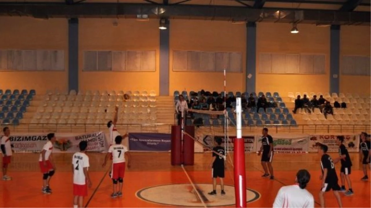 Korkuteli\'de Ortaokul ve Liselerarası Voleybol Şampiyonası