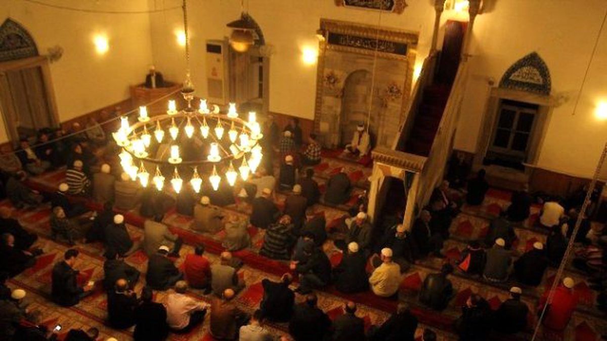 Mevlid Kandili Antalya\'da Camileri Doldurdu