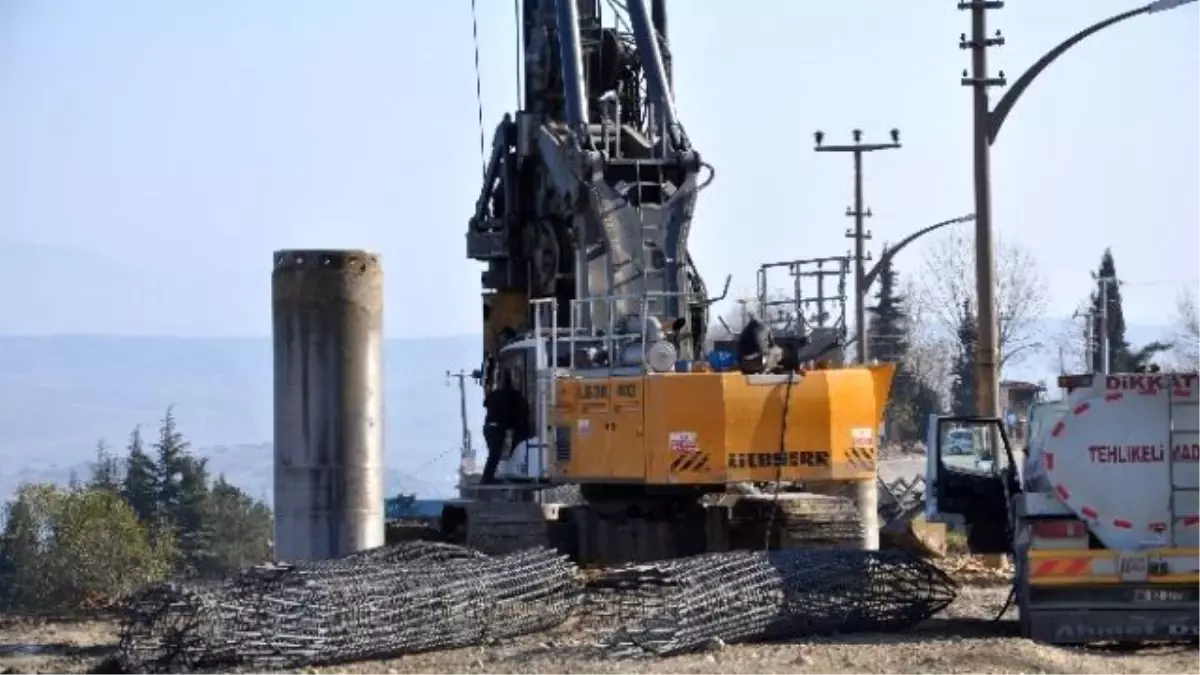 Mezarlık Bölgesindeki Fore Kazık Çalışması Devam Ediyor