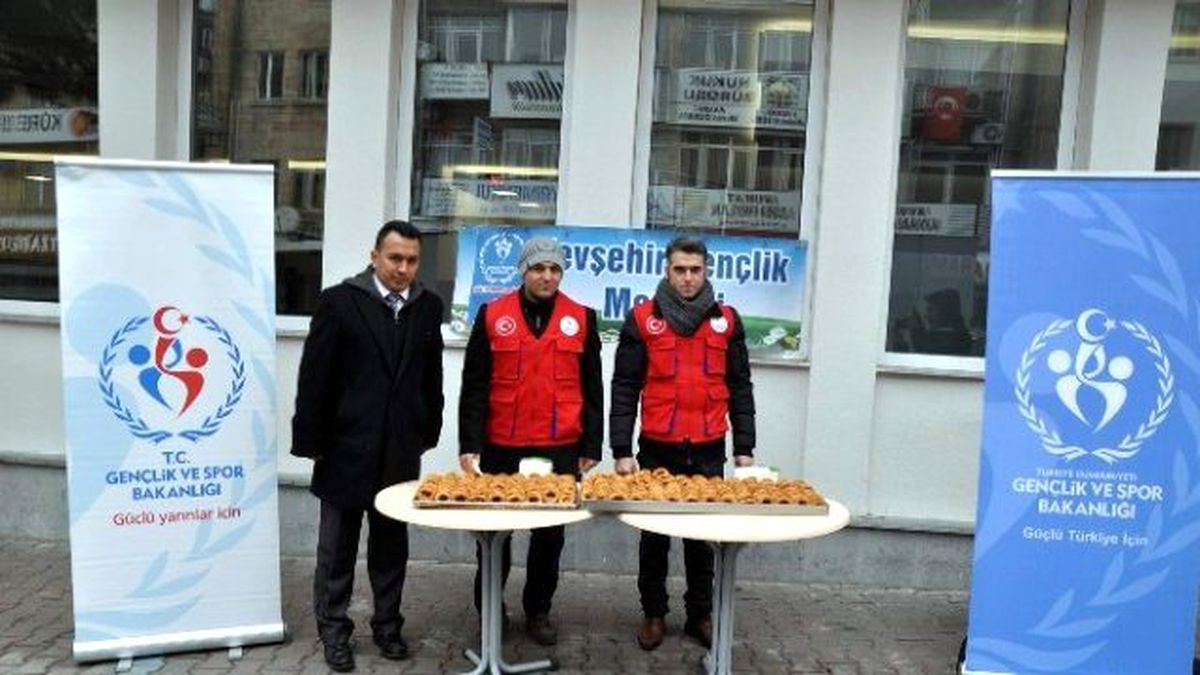 Nevşehir Gençlik Merkezi Kandil Simidi Dağıttı