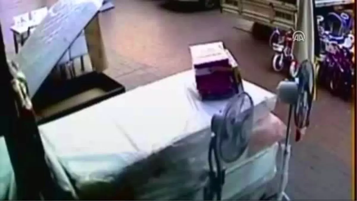 Pitbull Cinsi Köpeğin Çocuğu Yaralaması