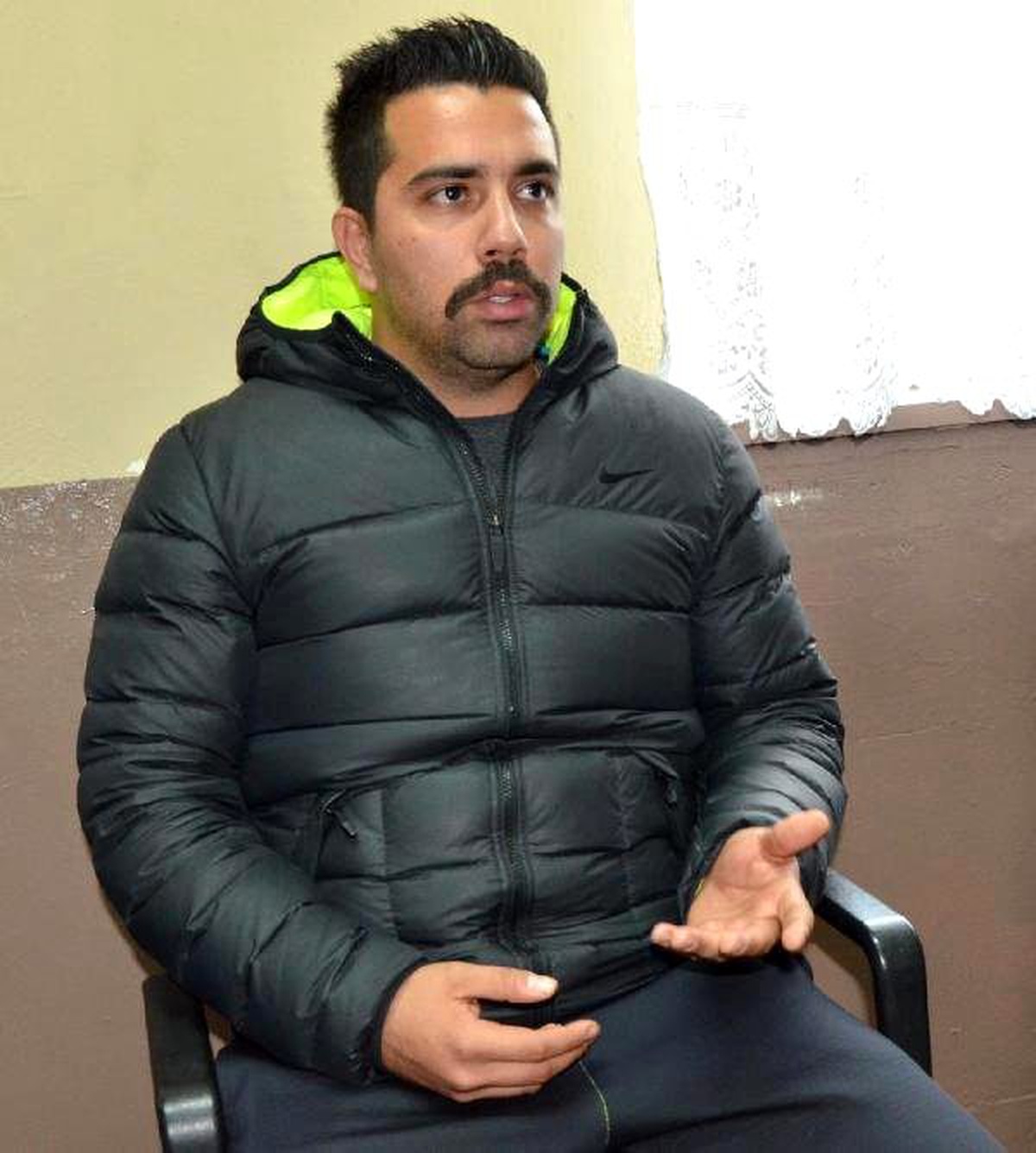 Sahada Kıvranırken Yüzüne Tekme Atılan Futbolcuya Çiçekli Geçmiş Olsun Ziyareti (2)
