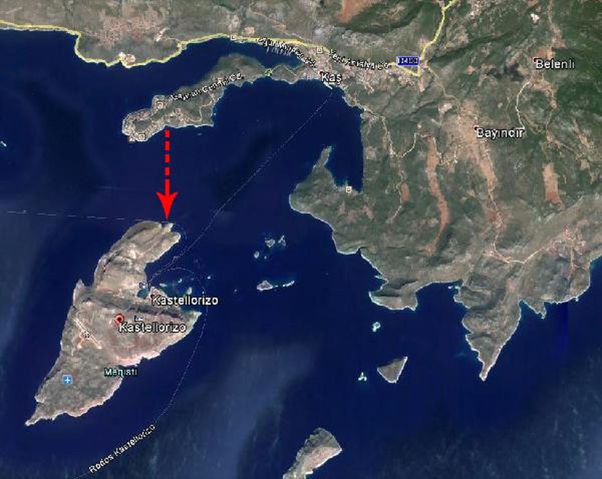 Yüzerek Meis Adası'na Geçmeye Çalışan Kaçak, Sahil Güvenliği Şaşırttı