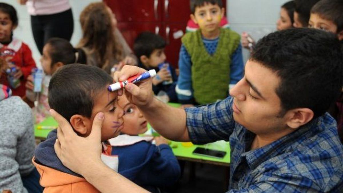 Üniversitelilerden Miniklere Armağan