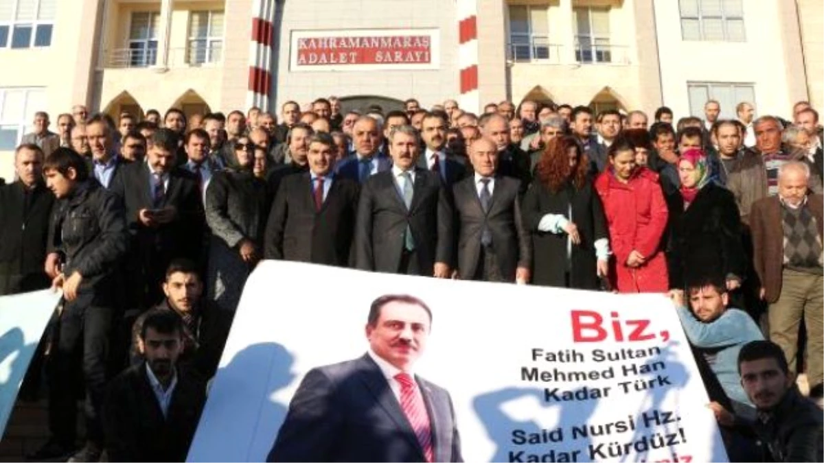 Yazıcıoğlu\'nun Duruşmasında Poster Gerginliği (2)