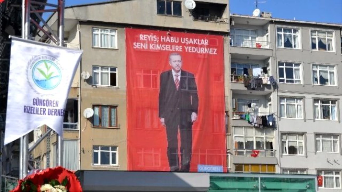 Hamsi Festivaline Damga Vuran Erdoğan Pankartı