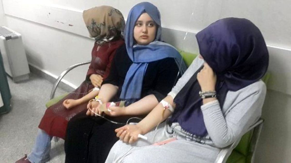 27 Öğrenci, Doğumgünü Pastası Yediklerine Yiyeceklerine Pişman Oldu