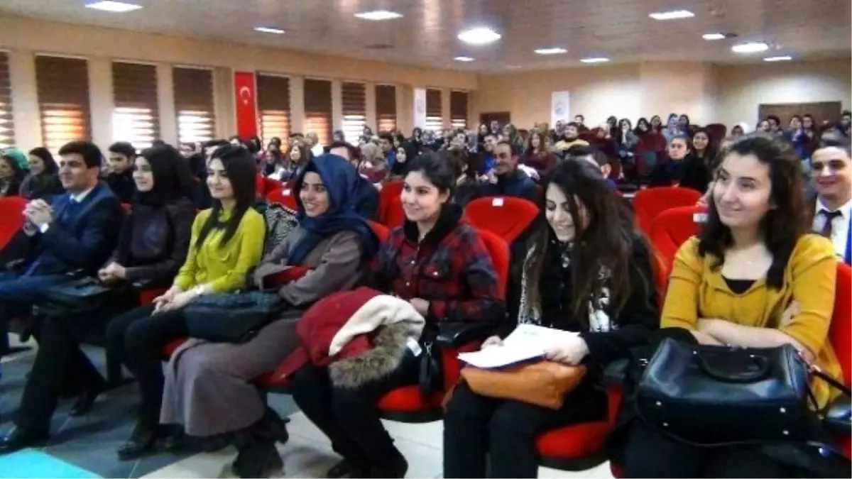 Erciş Kaymakamı Yaşar'dan Aday Öğretmenlere Seminer