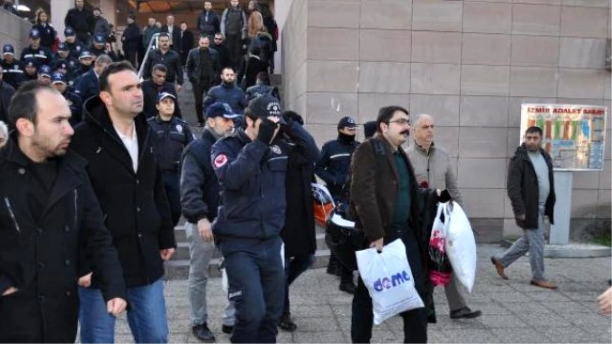 İzmir\'deki \'Paralel Yapı\' Operasyonunda 10 Tutuklama (2) - Yeniden