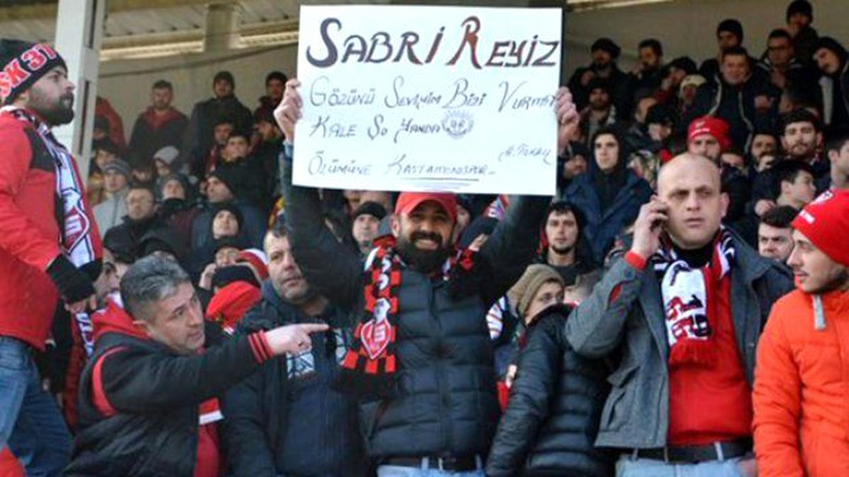 Kastamonulu Taraftar, 'Sabri Bizi Vurma' Pankartı Açtı