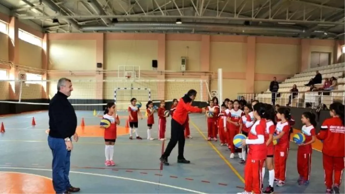 Körfez Belediyesi Minik Öğrencileri Sporda Buluşturuyor