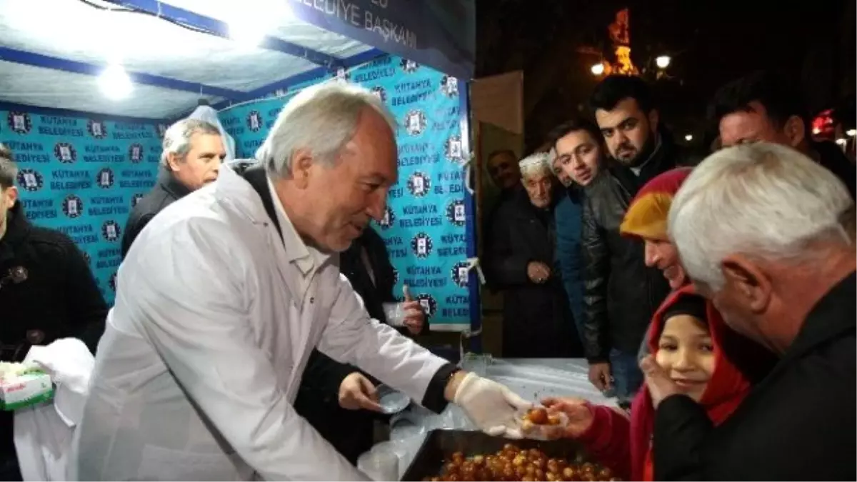 Kütahya Belediyesi\'nden Halka Lokma İkramı