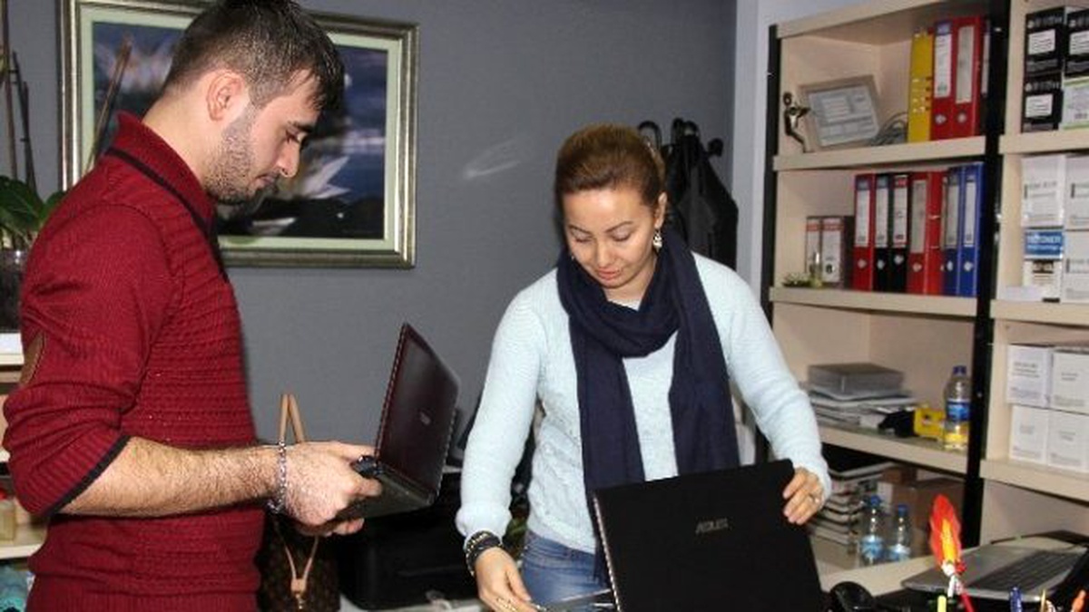 Laptop\'a Su Dökülünce Fön Makinesi Kullanmayın