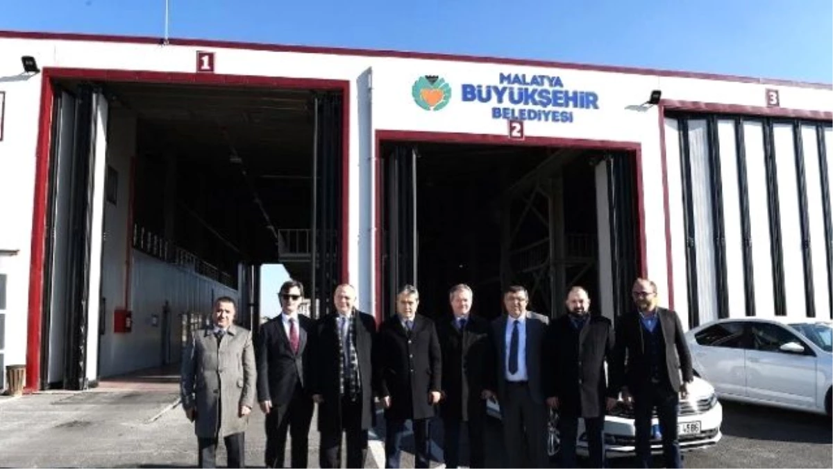 Manisa Büyükşehir Belediye Başkanı Ergün, Trambüsü İnceledi