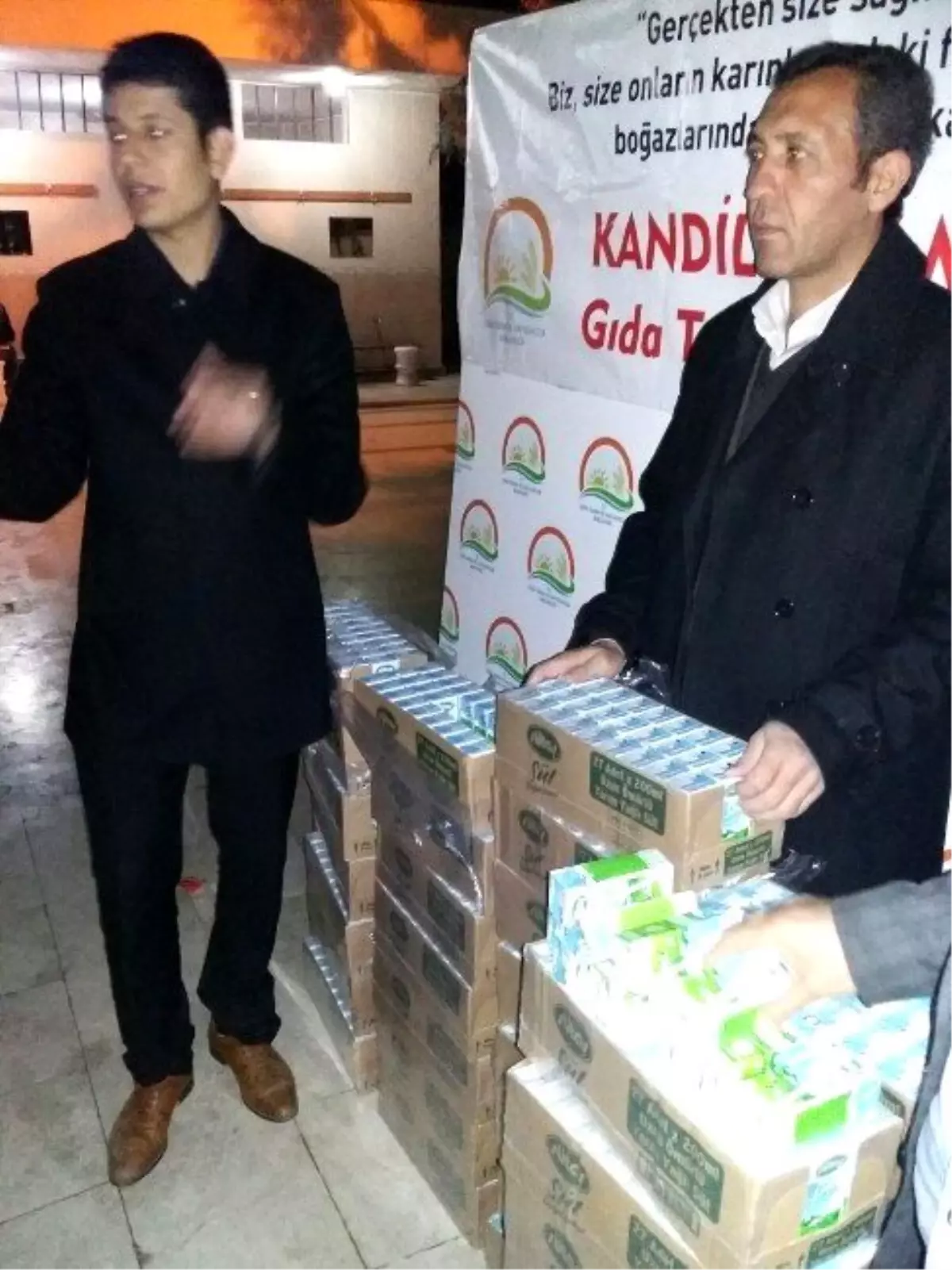 Mevlid Kandili Münasebetiyle Birecik\'te Camilerde Süt Dağıtıldı