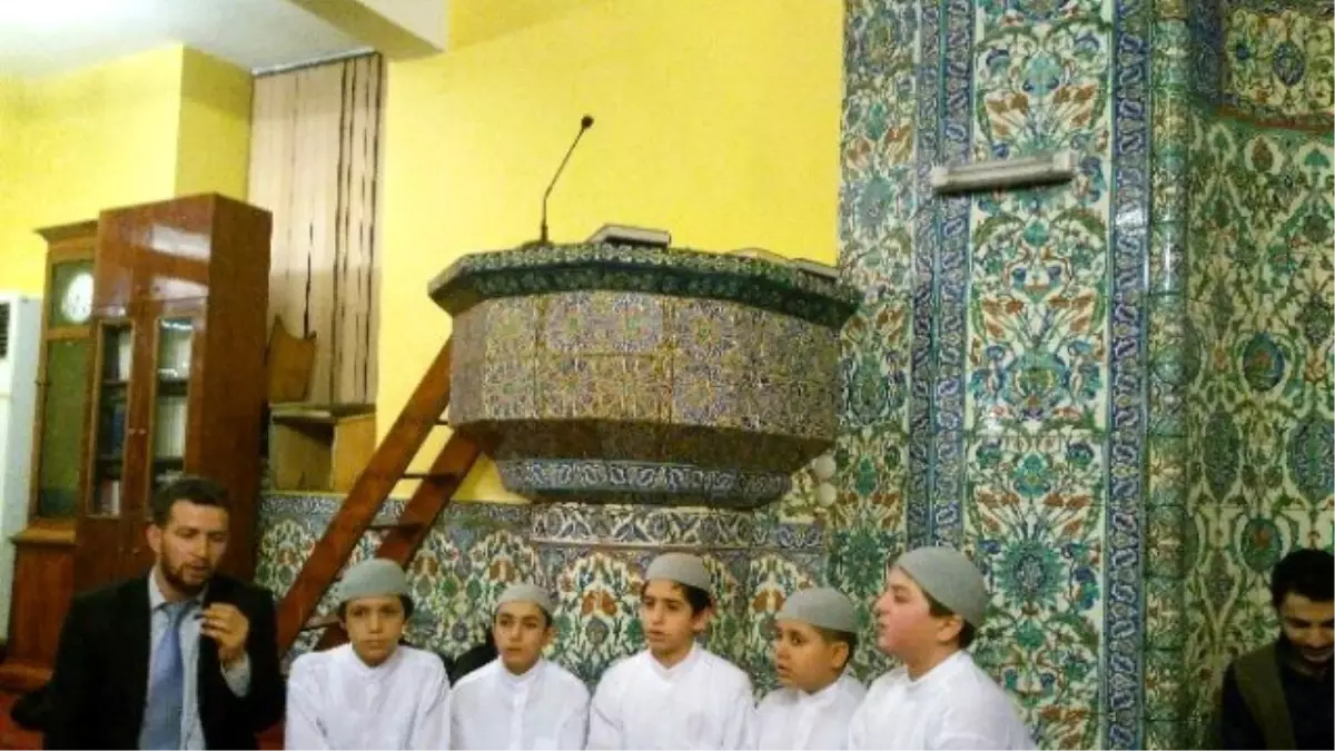 Mevlit Kandili Eminönü Yeni Camii\'nde Kutlandı