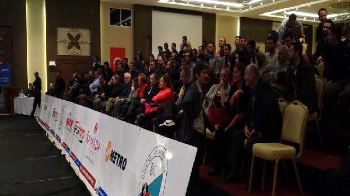 Milli Bilardocu Tayfun Taşdemir: "Hedefim 2016\'da Dünyada Bir Numara Olabilmek"