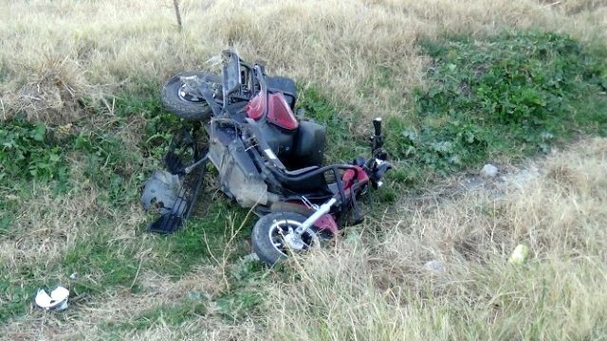 Otomobil, Elektrikli Bisiklete Çarptı: 4 Yaralı