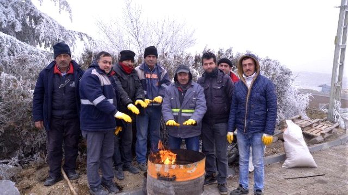 Tepebaşı Fen İşleri Ekipleri Dondurucu Soğukta Çalışıyor