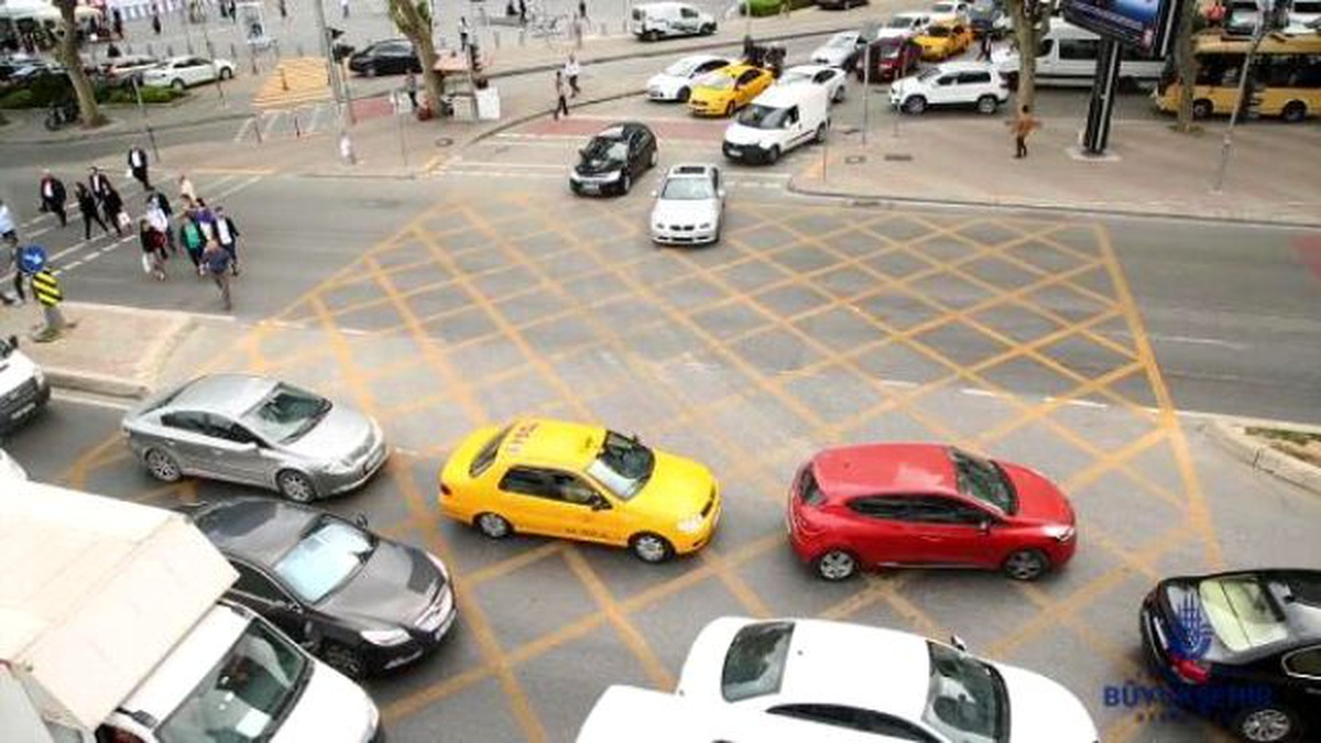 Trafikte Yeni Uygulama: Kavşağı Kilitleyene Ceza Geliyor