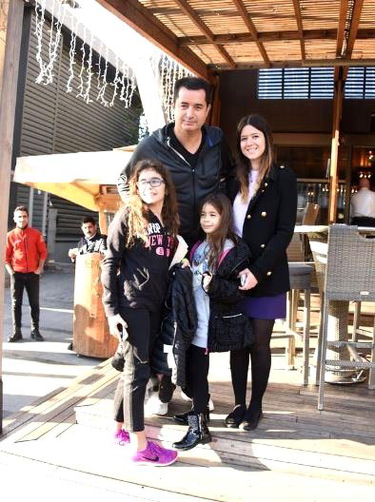 Acun Kızlarıyla Hasret Giderdi