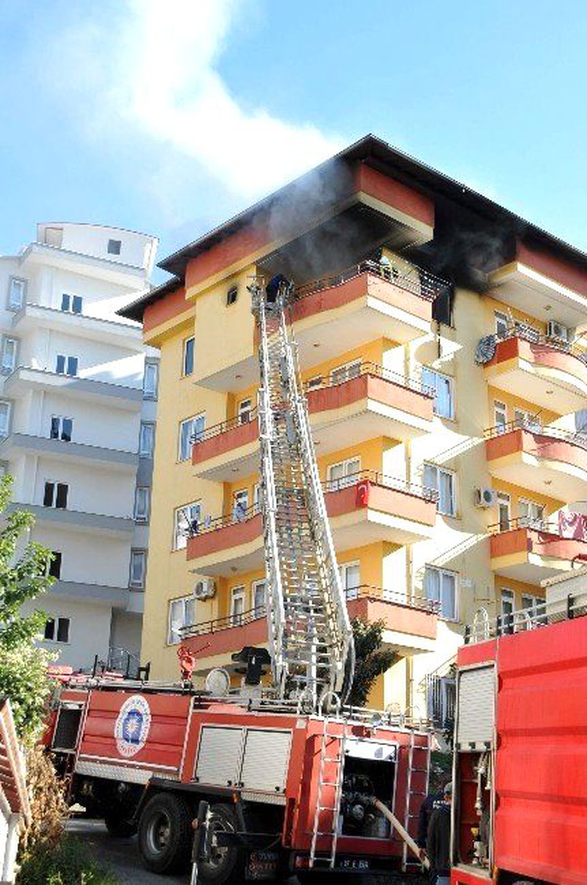 Antalya\'da Ev Yangını